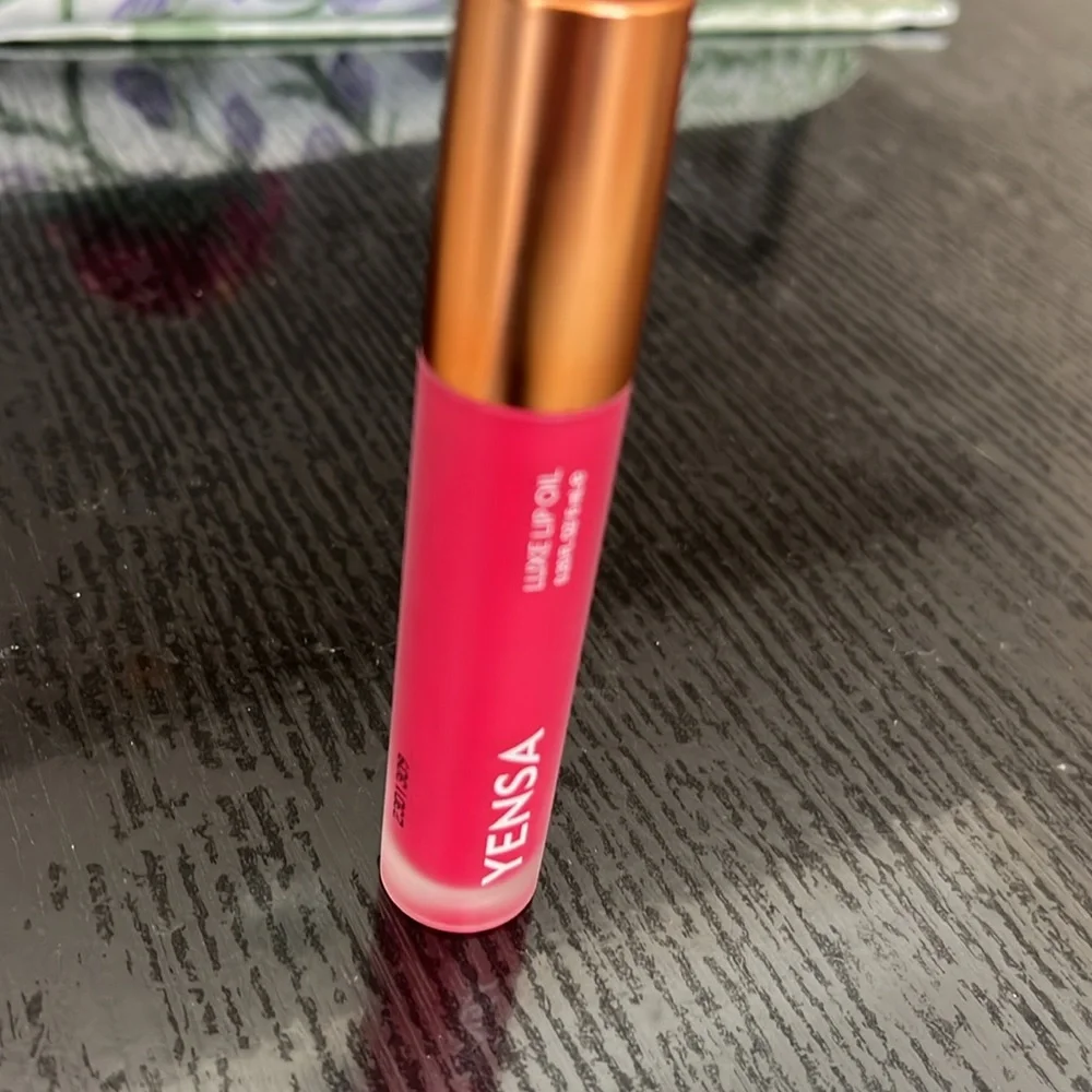 Yensa luxe lip oil in Power Pink. NWOB.